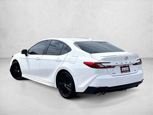 Used 2025 Toyota Camry SE w/ Convenience Package FWD image 13