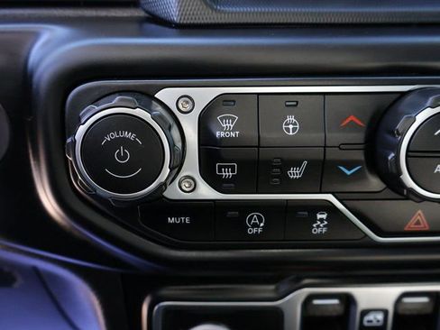 Used 2023 Jeep Gladiator Mojave w/ Cold Weather Group image 28