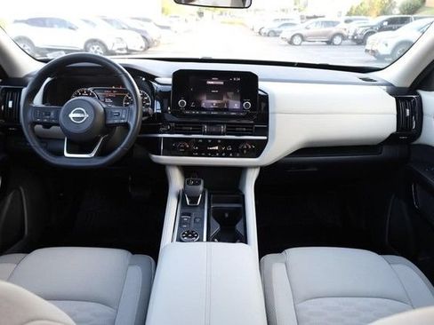 Certified 2025 Nissan Pathfinder SV w/ SV Premium Package AWD/4WD image 25