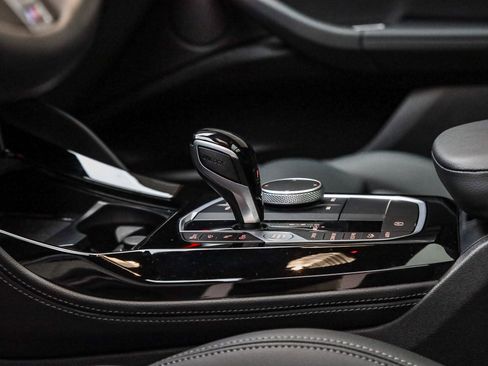 Used 2025 BMW X4 xDrive30i w/ Premium Package image 25