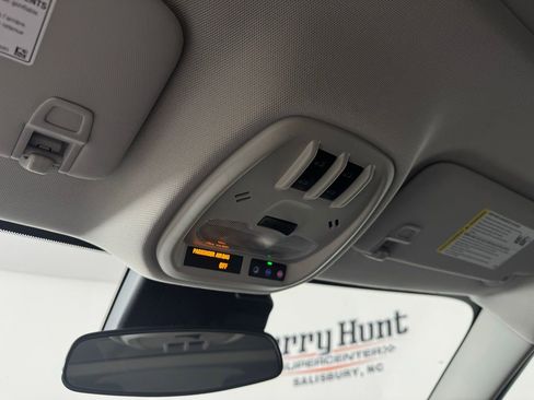 Used 2025 Chevrolet Trax ACTIV w/ Sunroof Package image 23