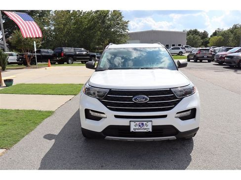 Used 2022 Ford Explorer XLT w/ Equipment Group 202A RWD image 8