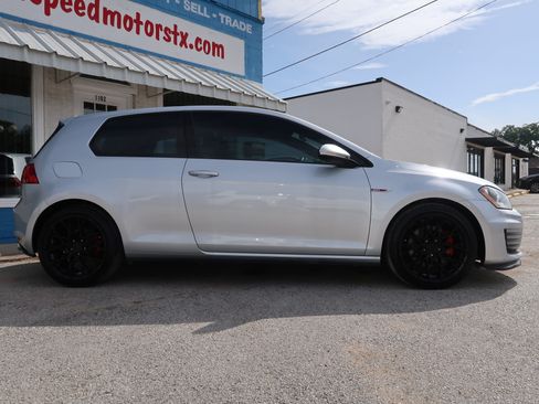 Used 2015 Volkswagen GTI SE FWD image 4