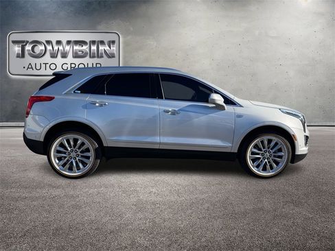 Used 2018 Cadillac XT5 Platinum w/ Driver Assist Package image 3