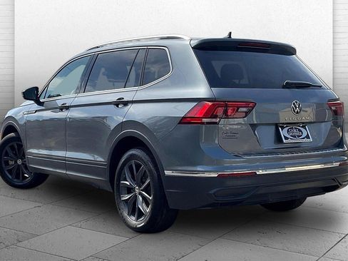 Used 2023 Volkswagen Tiguan SE w/ Panoramic Sunroof Package image 11