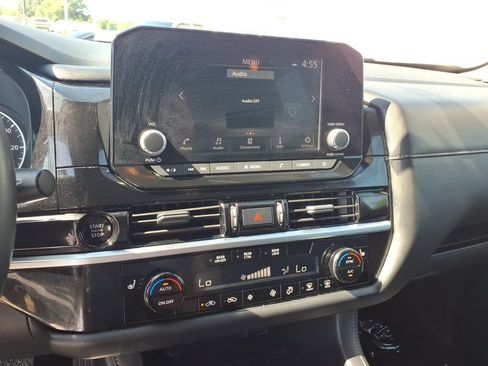 Used 2025 Nissan Pathfinder SV AWD/4WD image 11