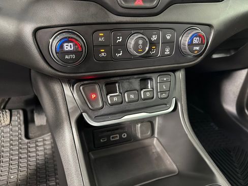 Used 2018 GMC Terrain SLE w/ Driver Convenience Package FWD image 19