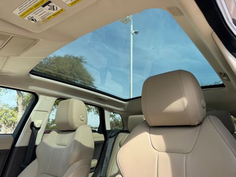 Used 2016 Land Rover Range Rover Evoque SE image 24