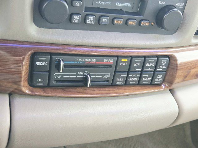 Used 2002 Buick Le Sabre Custom w/ Luxury Pkg FWD image 22