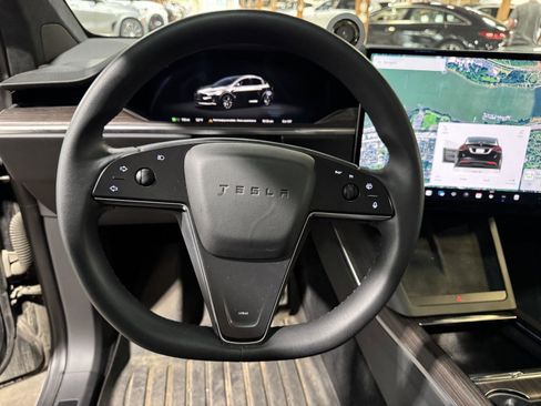 Used 2022 Tesla Model X image 10