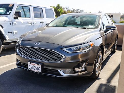 Used 2019 Ford Fusion Titanium FWD image 3