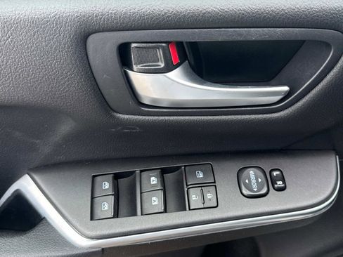 Used 2017 Toyota Camry LE image 16