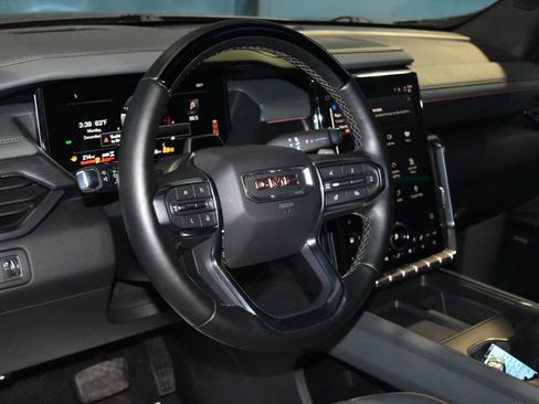 Used 2024 GMC Acadia AT4 w/ Super Cruise Package image 2