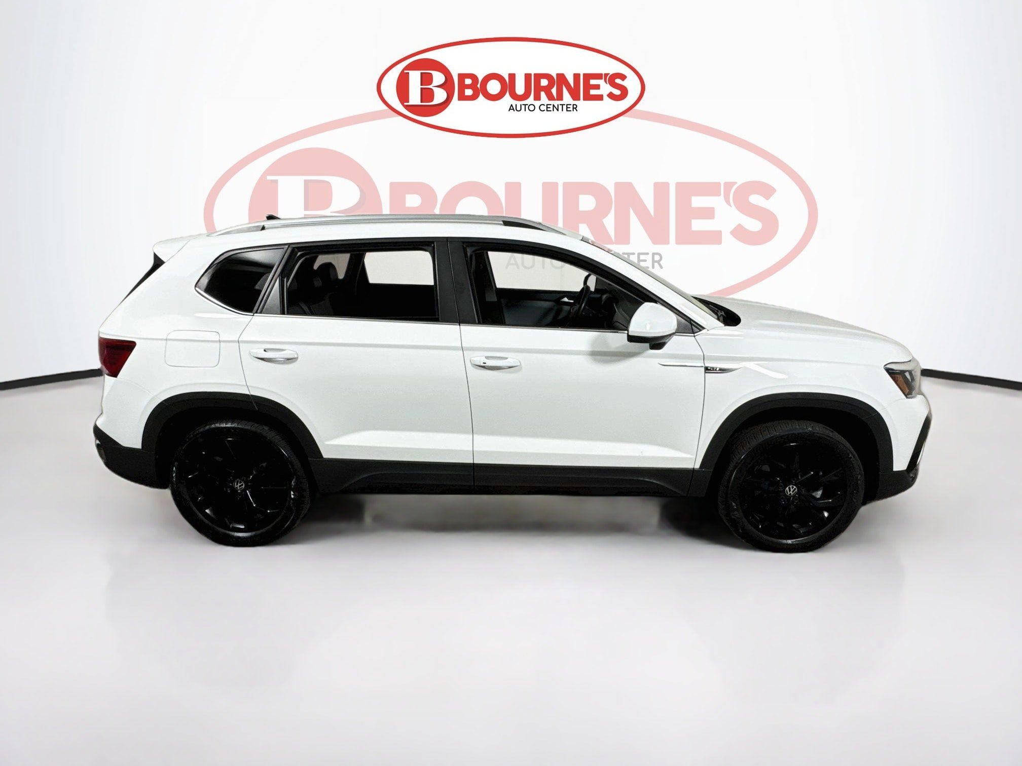 Used 2023 Volkswagen Taos SE w/ Panoramic Sunroof Package AWD/4WD image 12