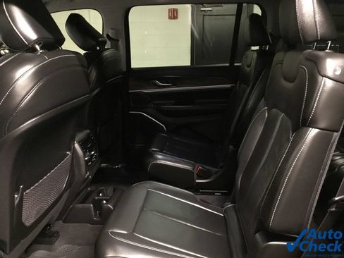 Used 2022 Jeep Grand Cherokee L Limited w/ Black Appearance Package AWD/4WD image 29