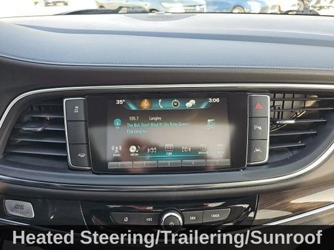 Used 2018 Buick Enclave Premium w/ Experience Buick Package FWD image 19