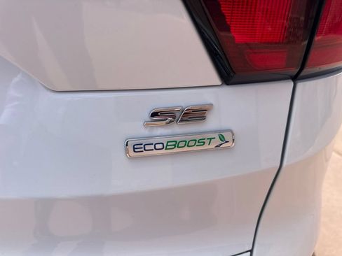 Certified 2019 Ford Escape SE FWD image 8