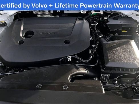 Certified 2025 Volvo XC40 B5 Core image 12