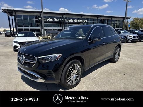 Used 2024 Mercedes-Benz GLC 300 4MATIC image 1