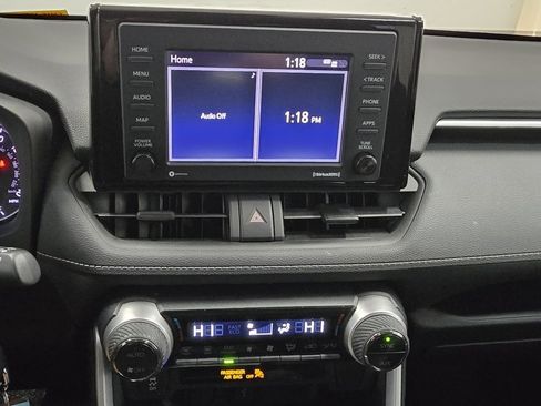 Used 2021 Toyota RAV4 LE image 27