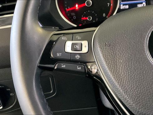 Used 2019 Volkswagen Tiguan SE FWD image 21