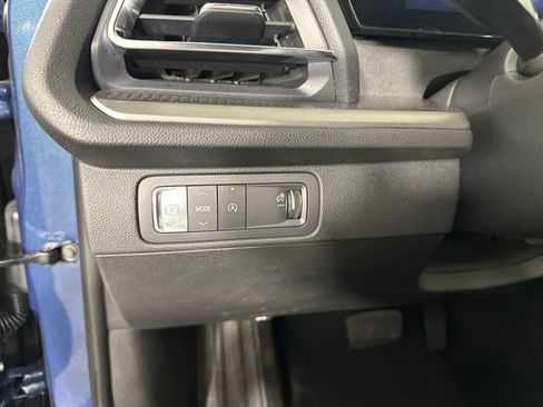 Used 2025 Chevrolet Traverse LT w/ Driver Confidence Package image 19