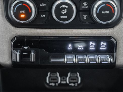 Used 2022 RAM 1500 Laramie AWD/4WD image 33