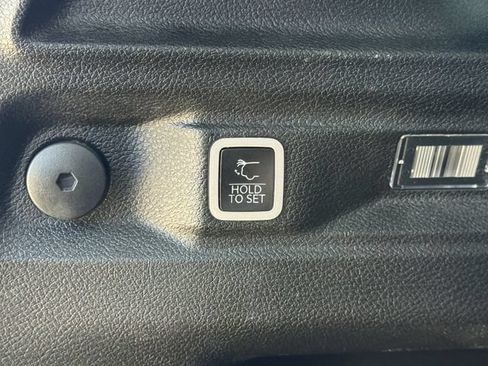 Used 2023 Jeep Grand Cherokee L Limited RWD image 33