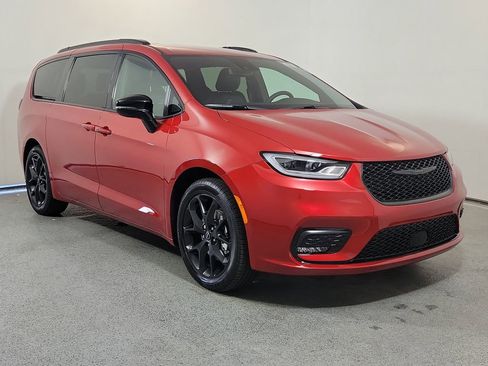 New 2026 Chrysler Pacifica Select FWD image 1