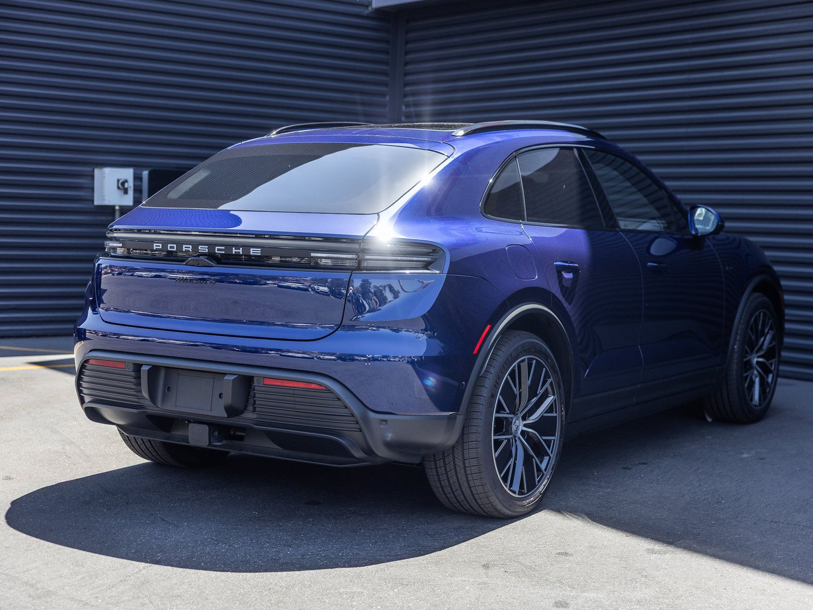 Certified 2025 Porsche Macan 4 Electric AWD/4WD image 10