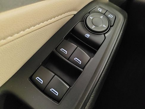 Used 2022 Chevrolet Traverse LS FWD image 27