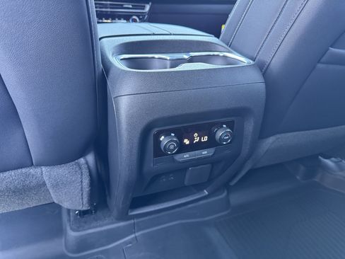New 2026 Chevrolet Traverse LT w/ Midnight/Sport Edition AWD/4WD image 16