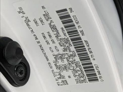 Used 2022 Toyota Tacoma TRD Off-Road image 22