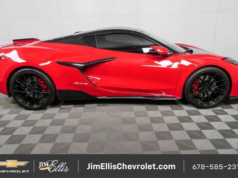 Used 2024 Chevrolet Corvette Z06 w/ Chrome Exterior Badge Package RWD image 2
