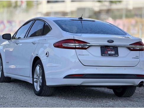 Used 2017 Ford Fusion SE w/ Equipment Group 602A FWD image 7