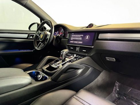 Used 2023 Porsche Cayenne Platinum Edition w/ Towing Package w/o Tow Ball image 8