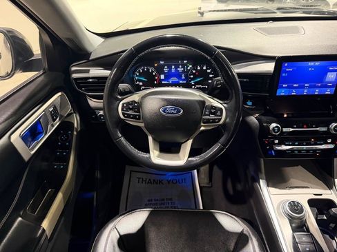 Used 2021 Ford Explorer Limited w/ Equipment Group 301A AWD/4WD image 25