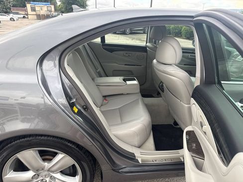 Used 2012 Lexus LS 460 w/ Comfort Pkg RWD image 16