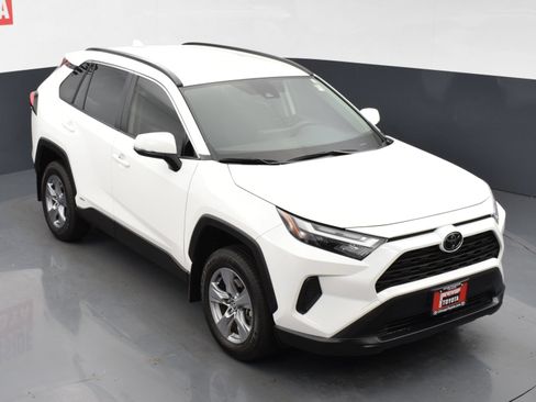 Used 2025 Toyota RAV4 LE AWD/4WD image 21