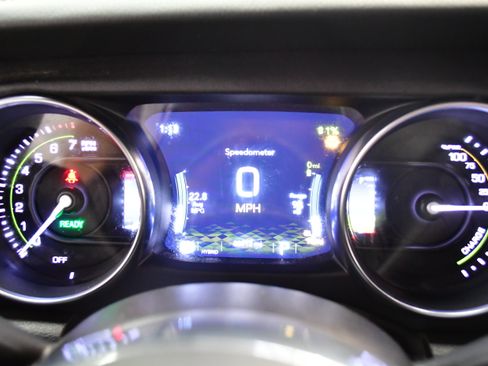 Used 2023 Jeep Wrangler Unlimited Sahara w/ Cold Weather Group AWD/4WD image 19