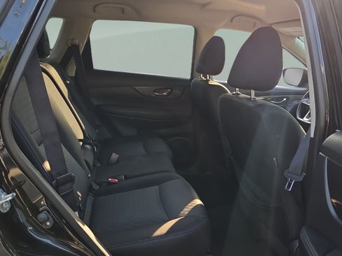 Used 2019 Nissan Rogue SV w/ Premium Package FWD image 14