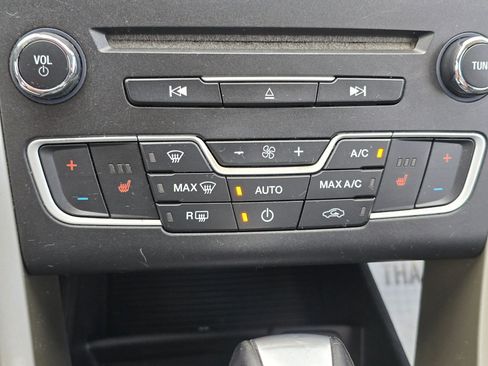 Used 2016 Ford Fusion SE w/ Equipment Group 202A FWD image 32