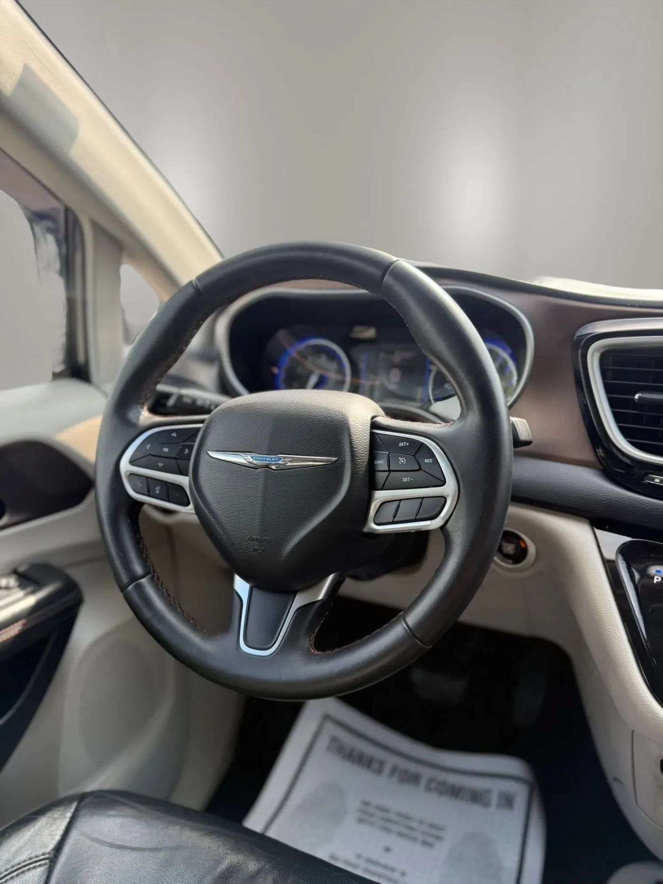Used 2017 Chrysler Pacifica Touring-L FWD image 31