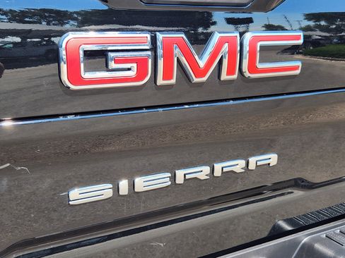 Used 2025 GMC Sierra 2500 AT4 w/ AT4 Premium Plus Package image 14