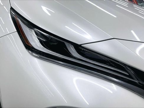 Used 2021 Toyota Venza Limited image 27