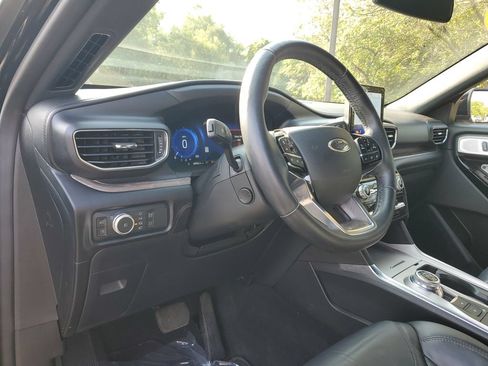 Used 2022 Ford Explorer Platinum w/ Technology Package AWD/4WD image 18