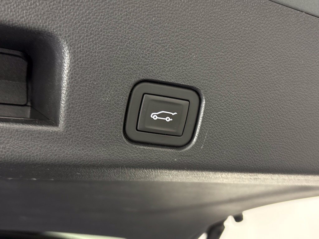 Used 2025 Chevrolet Traverse LT FWD image 39