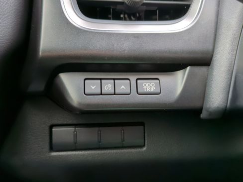 Used 2019 Lexus UX 200 image 22