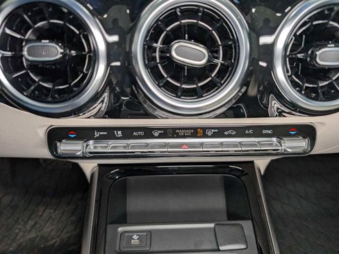 Certified 2025 Mercedes-Benz GLA 250 GLA 250 image 28