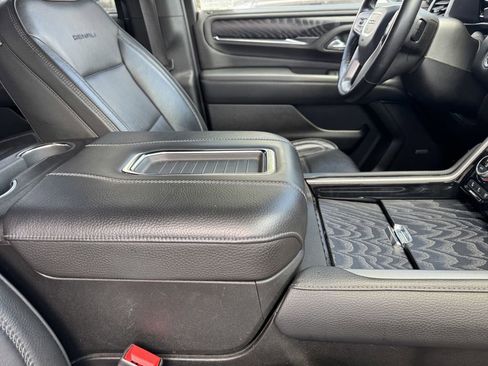 Used 2024 GMC Yukon Denali RWD image 8